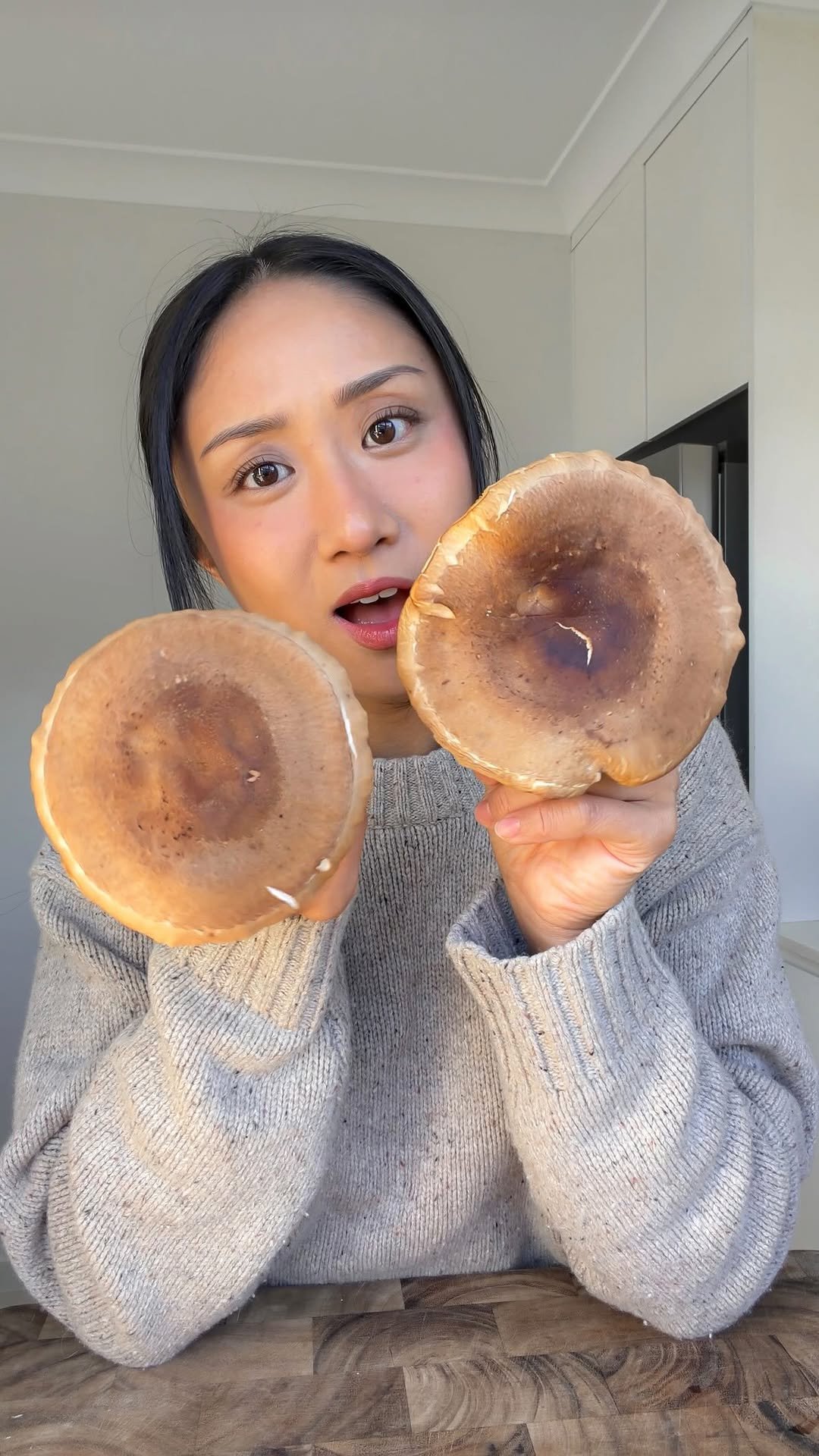 thrivingonplants 게시물 이미지: Have you seen shiitake mushrooms THIS big?!...