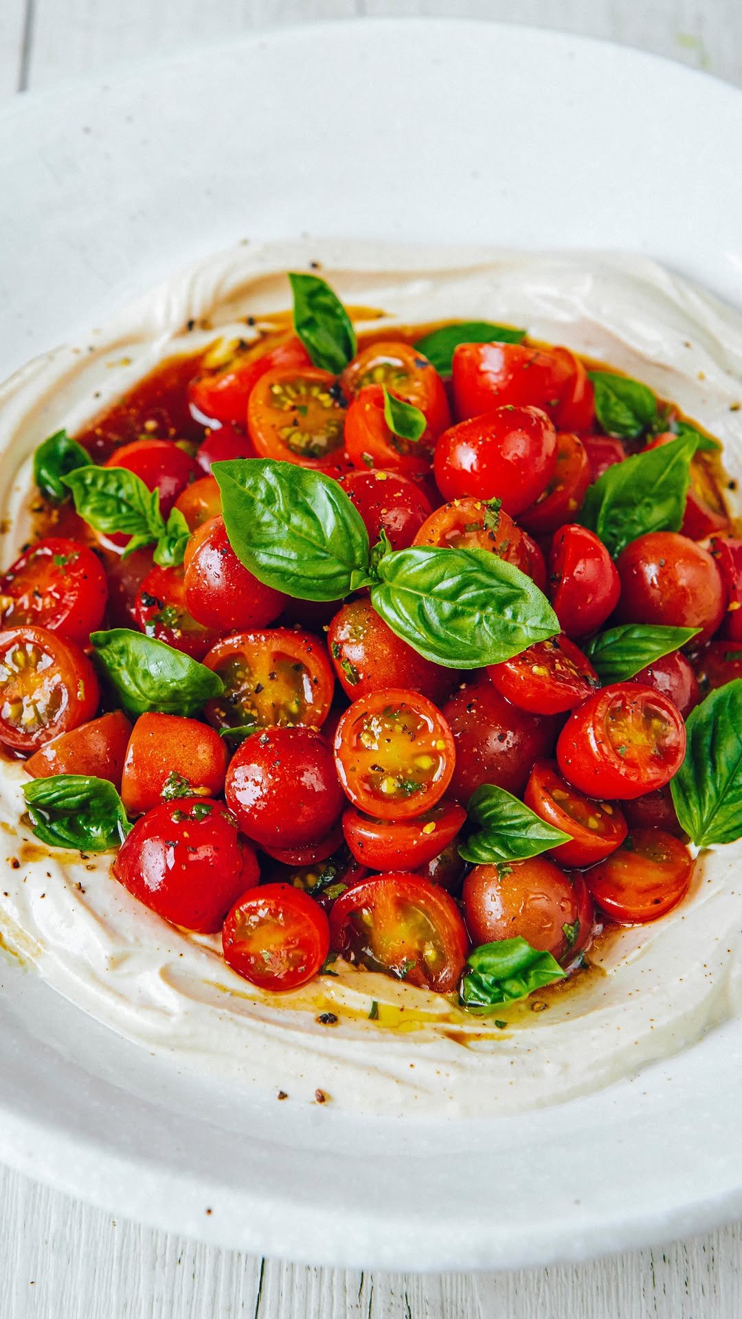 thrivingonplants 게시물 이미지: Whipped tofu with marinated tomatoes 🍅🍃 It's...