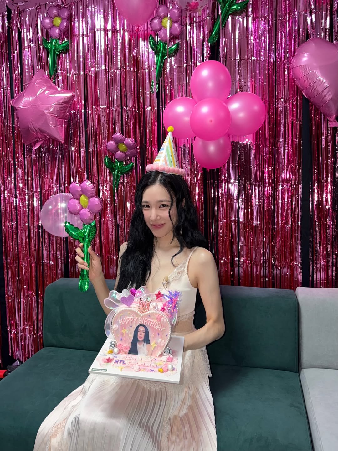 tiffanyyoungofficial 게시물 이미지: first day of august 🪩💞