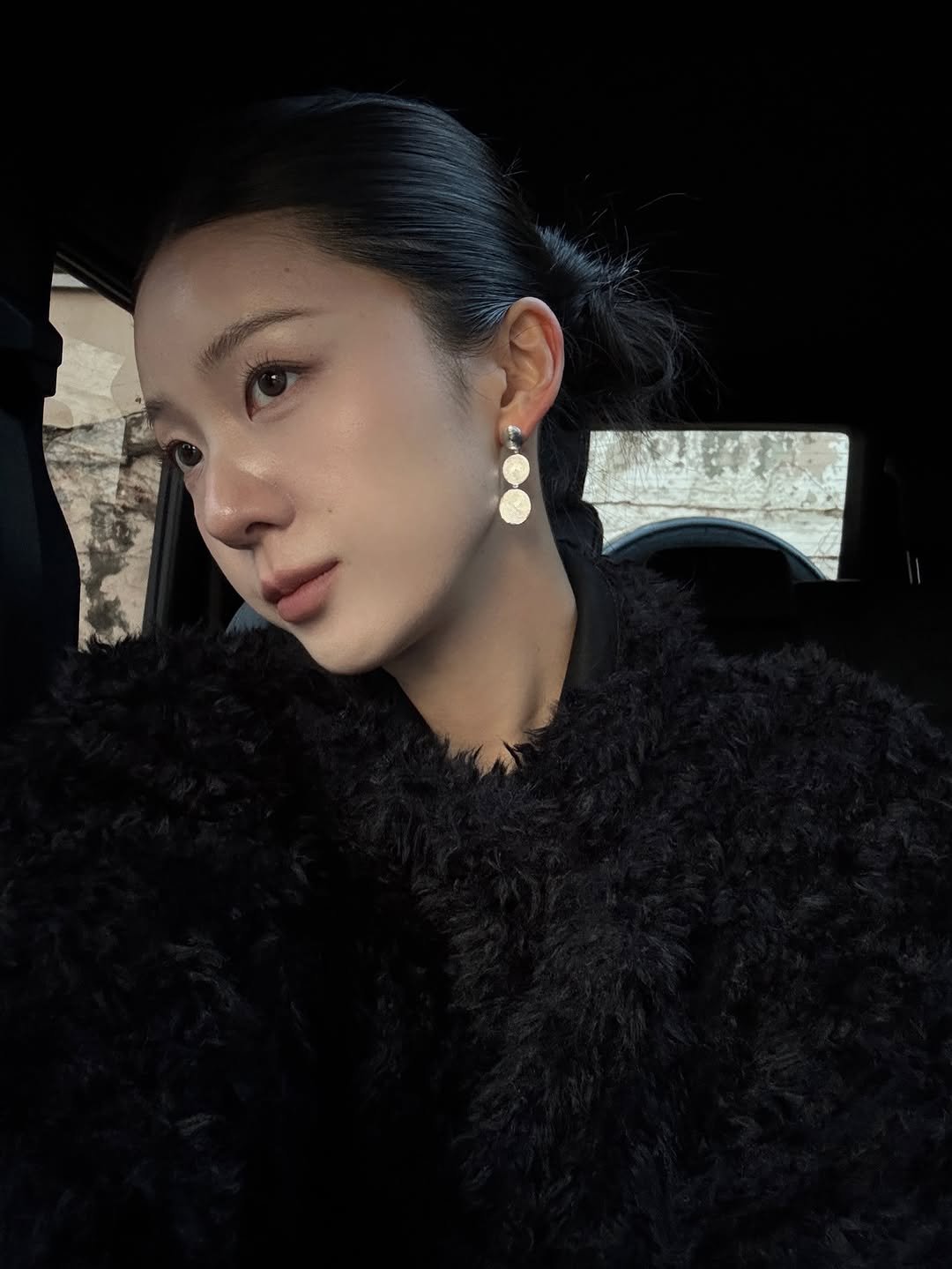 Photo shared by 티슈 on December 19, 2025 tagging @liestudio_. May be a selfie of one or more people, hair, makeup, parka and text.