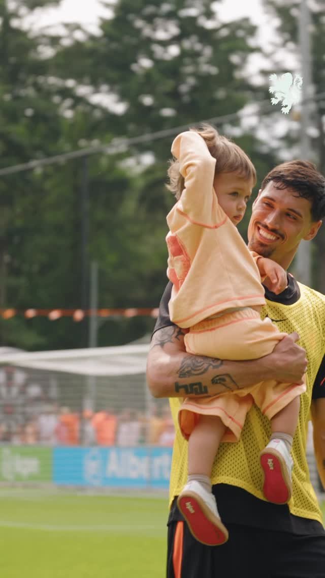 tijjanireijnders 게시물 이미지: Passing on the love. 🥰⚽️

@TijjaniReijnders &...