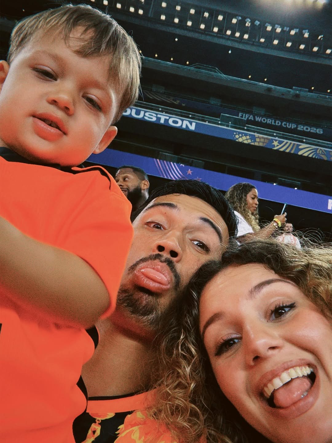 tijjanireijnders 게시물 이미지: World Cup with my favourite team by my side. 🧡👨‍👩‍👦