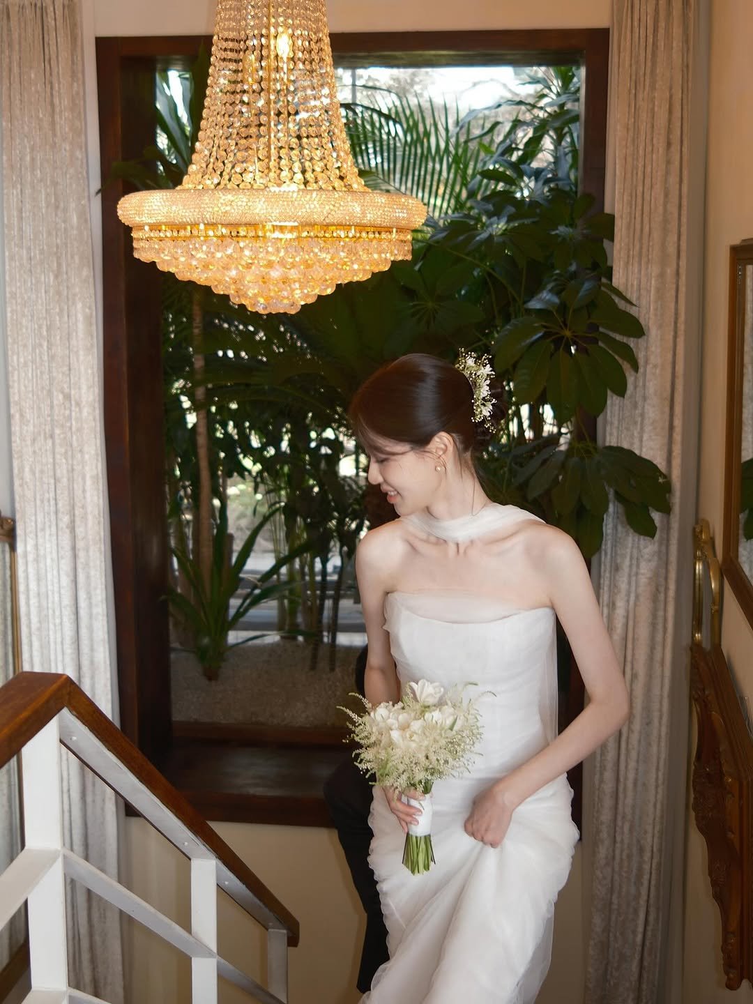 Photo by 틸티드 한남 on October 01, 2025. May be an image of 1 person, chandelier, wedding and text.