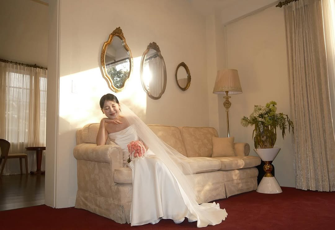 Photo by 틸티드 한남 on September 24, 2025. May be an image of 1 person, dress, wedding and text.