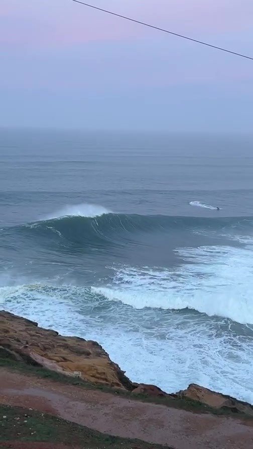 tim_bonython_swellchasers 게시물 이미지: Nazare ALIVE. Day 2