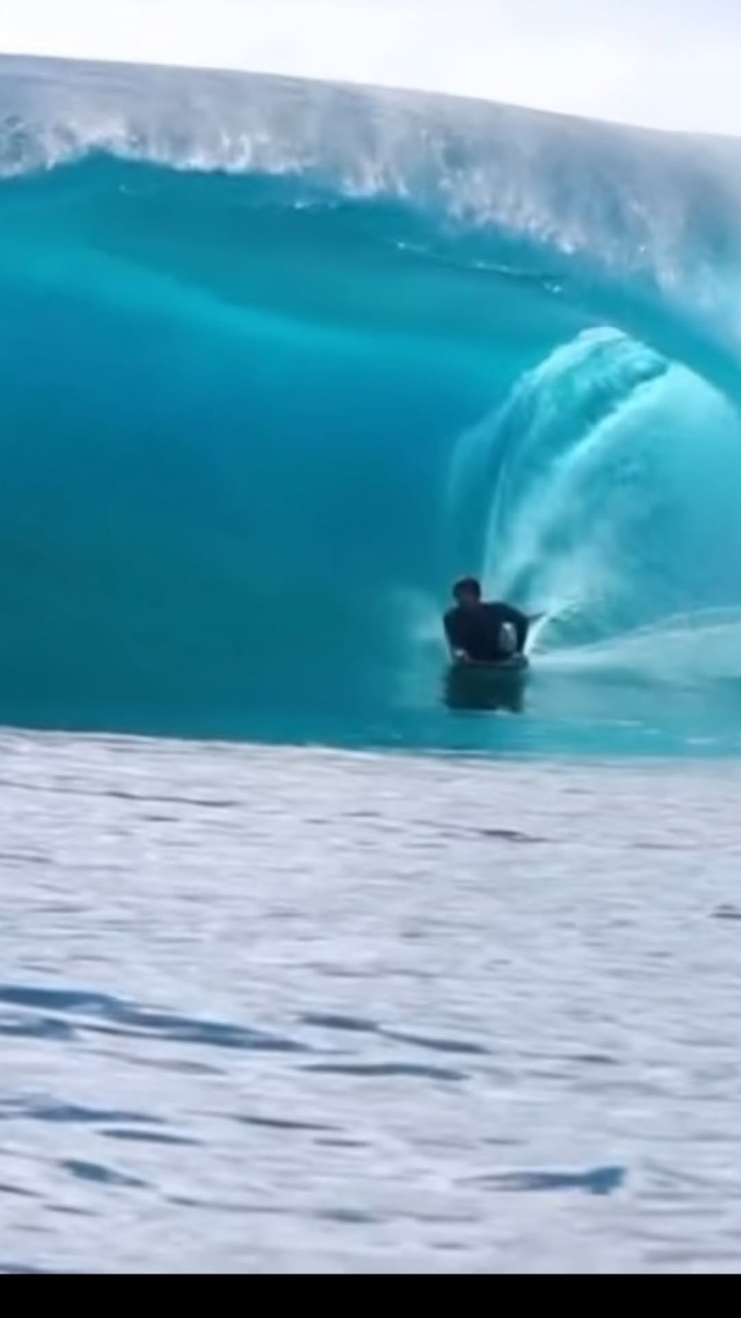 tim_bonython_swellchasers 게시물 이미지: What a wave!! Featuring @manea.f - Still...