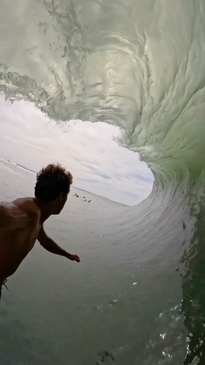 tim_bonython_swellchasers 게시물 이미지: Get barrelled with Mr Lenny. @kai_lenny Posted...