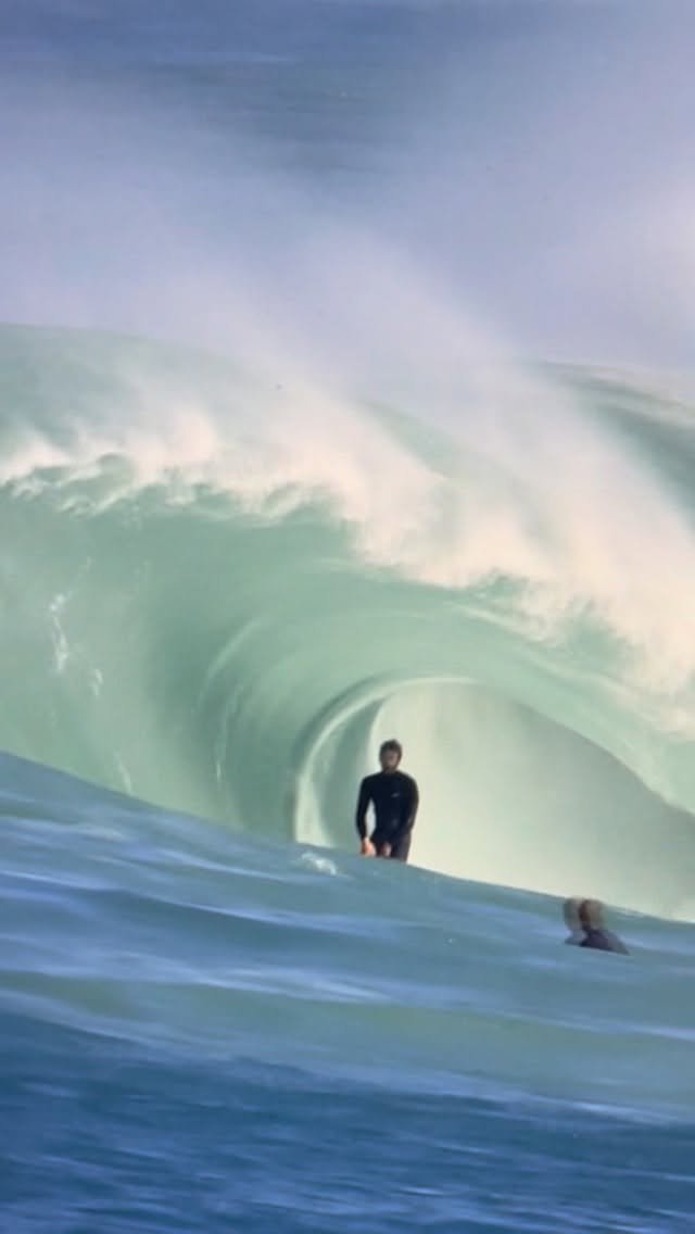 tim_bonython_swellchasers 게시물 이미지: Just hold your line and just let the wave do...