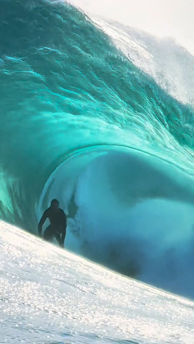 tim_bonython_swellchasers 게시물 이미지: One of the great masters of the Right!...