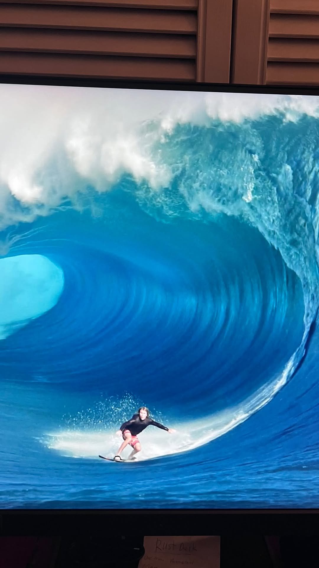 tim_bonython_swellchasers 게시물 이미지: Massive barrels and massive wipeouts featured...