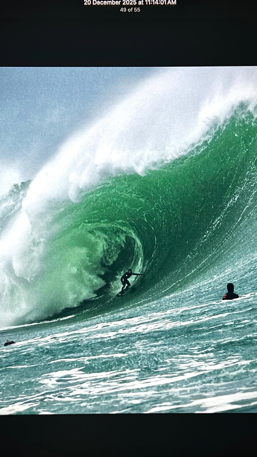 tim_bonython_swellchasers 게시물 이미지: @lucapadua riding a monster, he did not create...