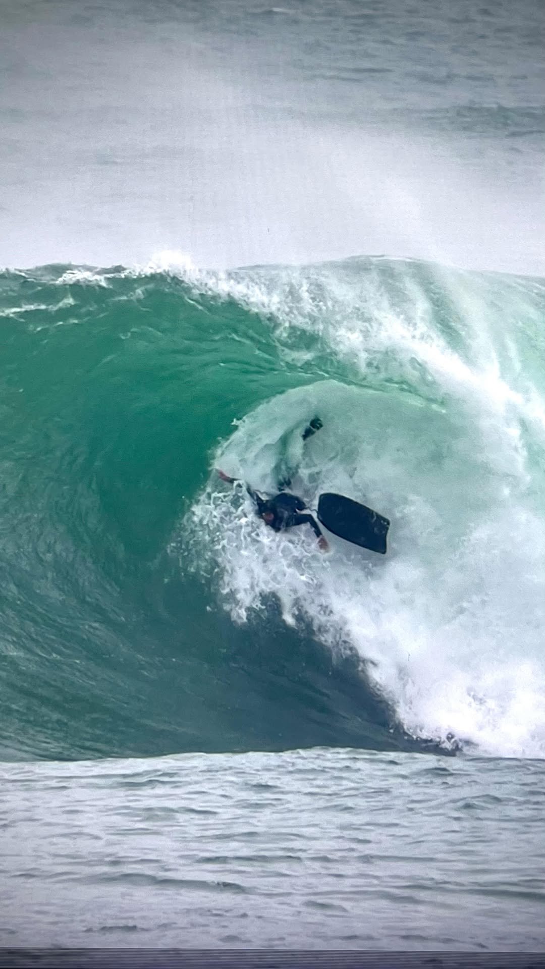 tim_bonython_swellchasers 게시물 이미지: One of the craziest moments I’ve shot in...