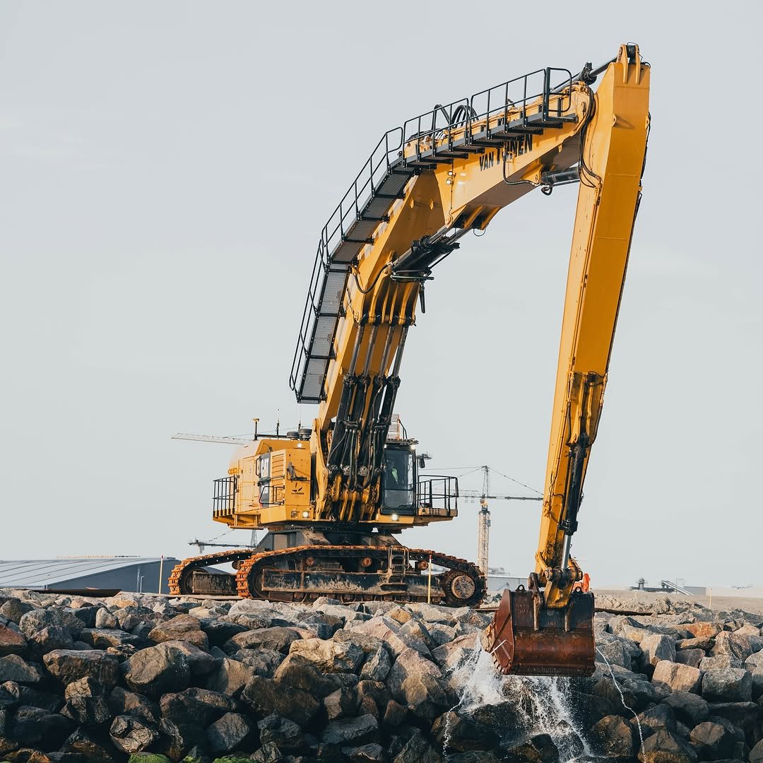 timothyjrinehart 게시물 이미지: @vantunenbv has the coolest excavators on the planet.
