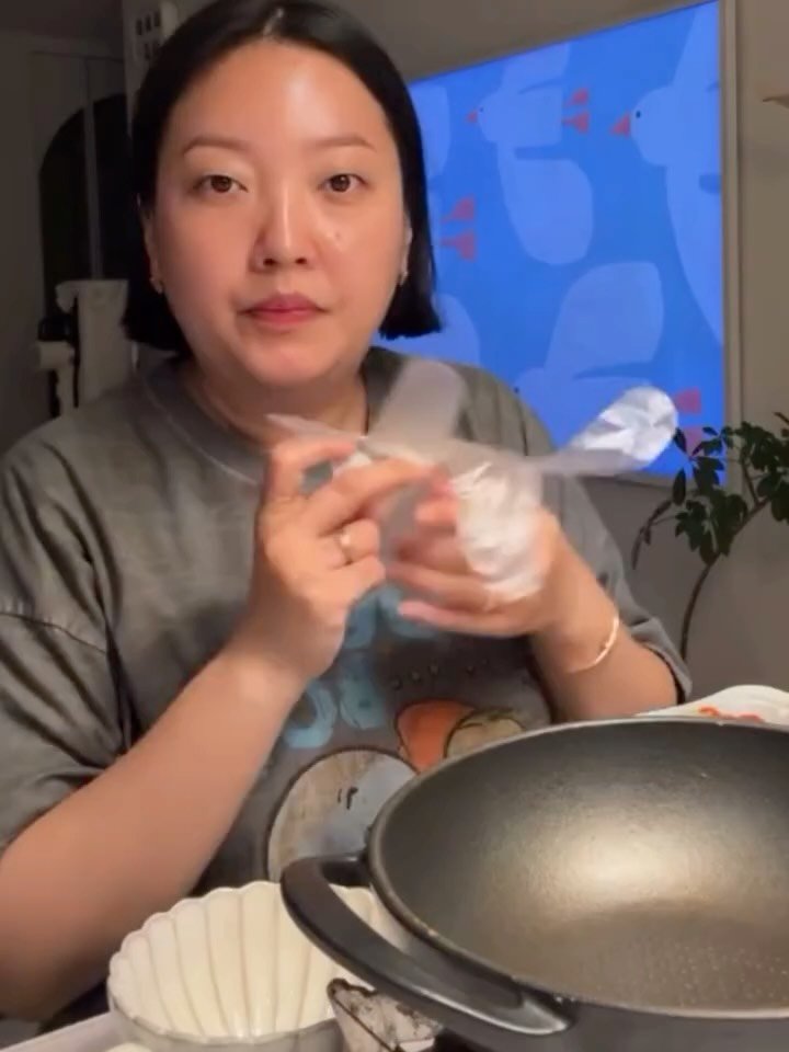 tina_unniya 게시물 이미지: #미사국물닭발 
맛있게 먹는 방법이니 참고하셔서 드셔보세요🩵

한팩에 2인분이라...