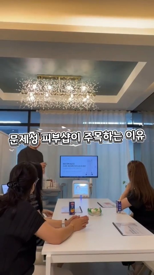 tinalab_c 게시물 이미지: 고객님들은 샵에 오시면 이렇게 말씀하세요.

“이중턱이 고민이에요.”
“리프팅 관리...