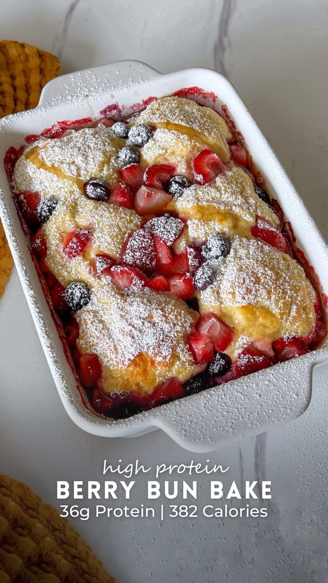 tishasveggieeats 게시물 이미지: This high-protein berry bun bake is everything...