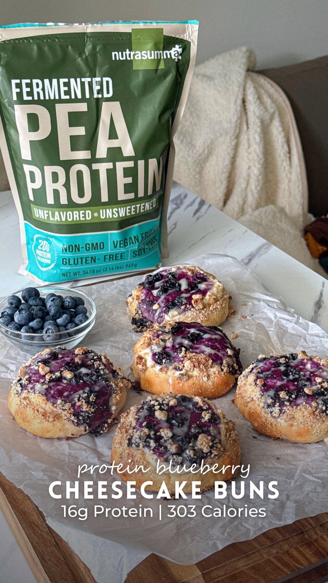 tishasveggieeats 게시물 이미지: High-protein blueberry cheesecake buns made...
