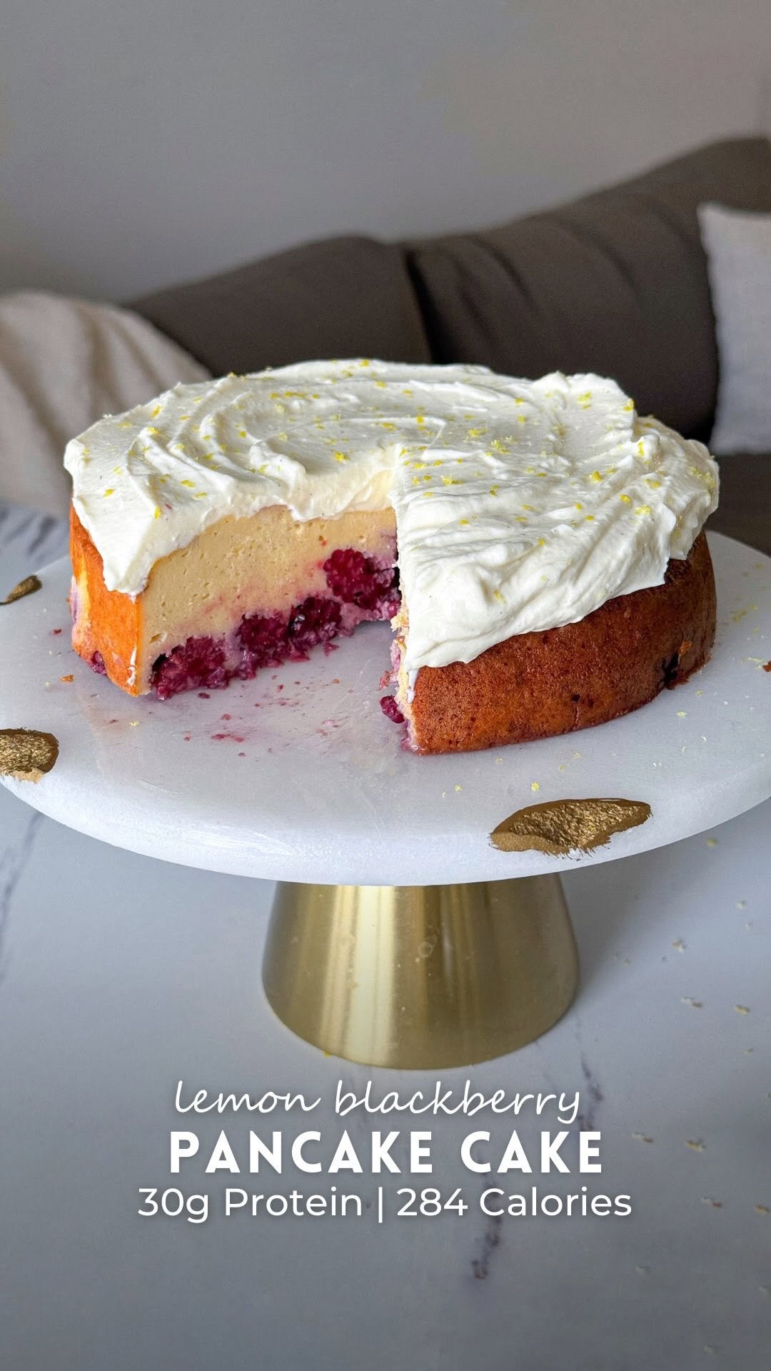 tishasveggieeats 게시물 이미지: Don’t let this pretty little cake fool...