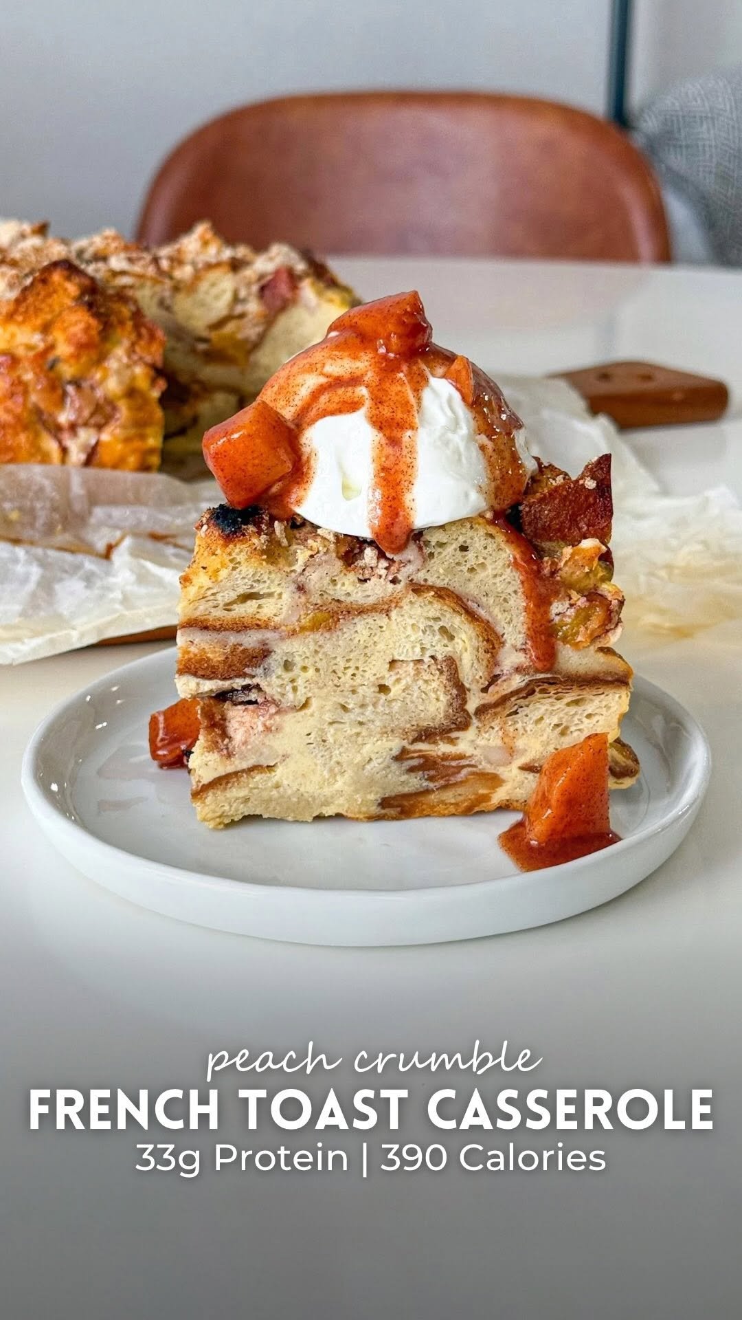 tishasveggieeats 게시물 이미지: This peach crumble French toast casserole is...