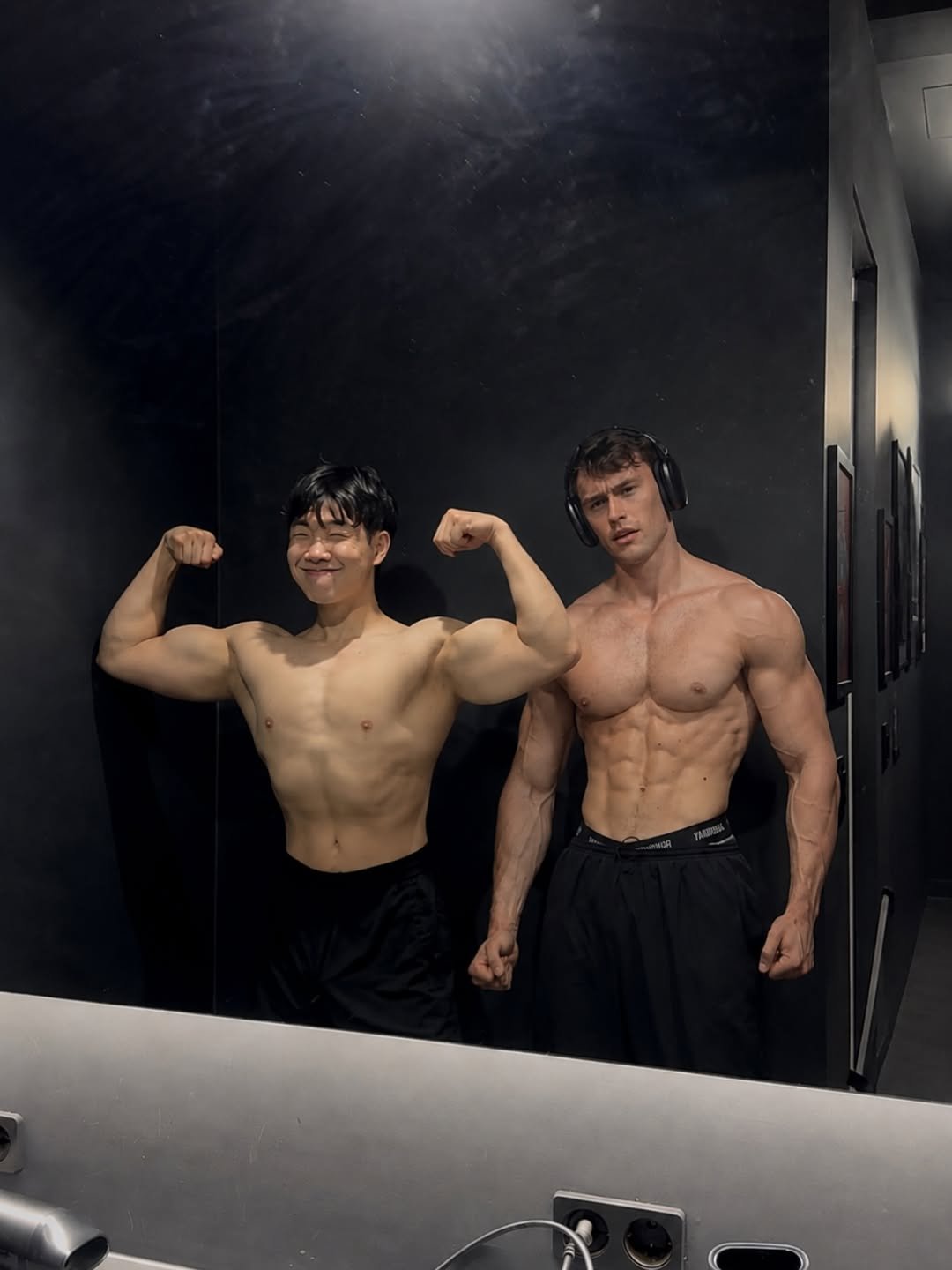 tjgksdlts 게시물 이미지: 야 데이비드, 맥스 좀 빼봐

니 몸 그만 보고 내 몸 어떻냐고.