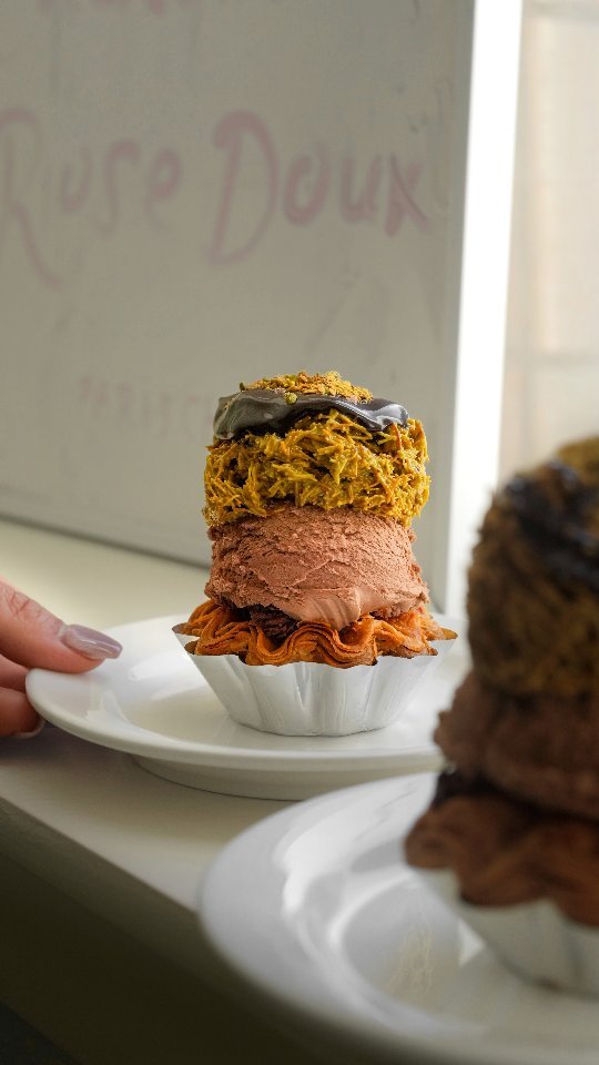 today_dessert 게시물 이미지: ​한 입에 안 들어가는 '5단 두바이 타르트'를 발견했습니다..!

​<Dubai...