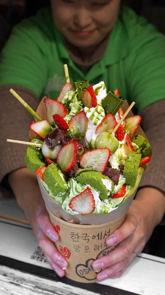 today_dessert 게시물 이미지: 운동 많이 된다.. 들기만 해도 팔운동 되는 초대왕 말차 크레페..?

<Giant...