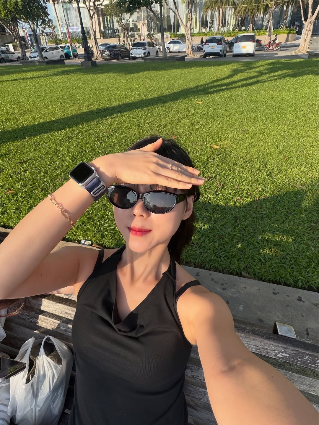 Photo by 늘헤 on January 10, 2026. May be a selfie of sunglasses, park and text.