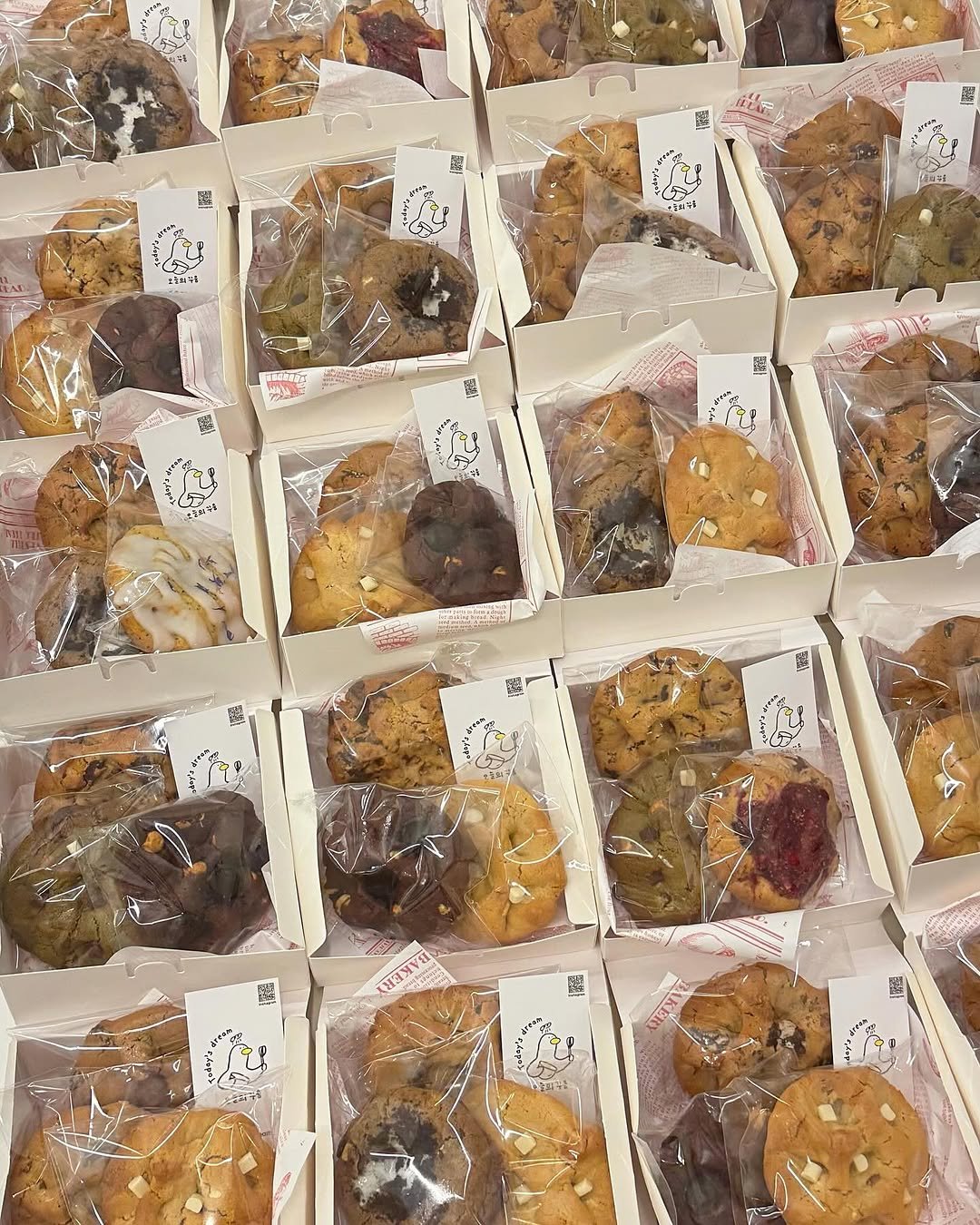 Photo by 오늘의 꾸움 / 𝘛𝘖𝘋𝘈𝘠 '𝘚 𝘋𝘙𝘌𝘈𝘔 남양읍 베이커리 맛집 on July 26, 2025. May be an image of crumbcake and text.