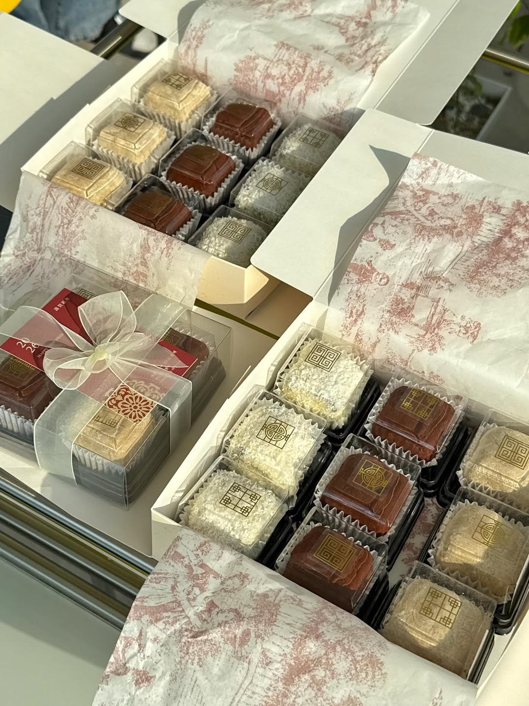 Photo by 오늘의 꾸움 / 𝘛𝘖𝘋𝘈𝘠 '𝘚 𝘋𝘙𝘌𝘈𝘔  남양읍 베이커리 맛집 on February 11, 2026. May be an image of brownie, fudge and text.