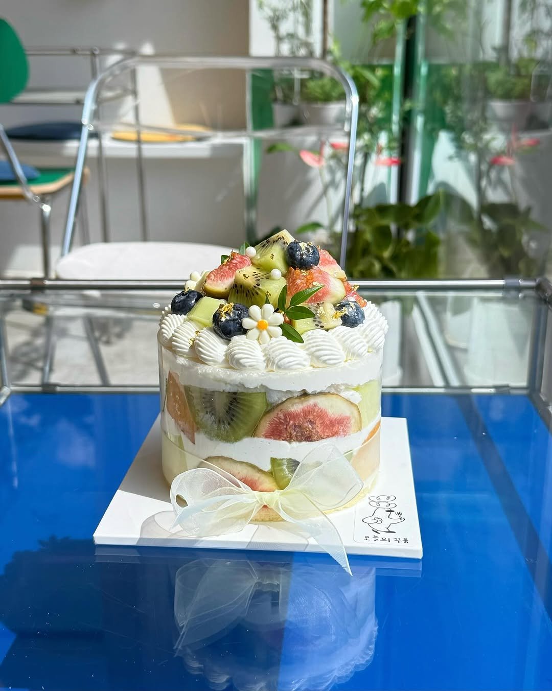 Photo by 오늘의 꾸움 / 𝘛𝘖𝘋𝘈𝘠 '𝘚 𝘋𝘙𝘌𝘈𝘔  남양읍 베이커리 맛집 on September 16, 2025. May be an image of chiffon cake, fruitcake and text.