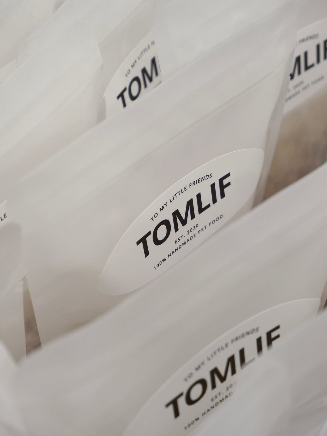 tomlif_official 게시물 이미지: 포장을 끝내고 한데 모은 제품들을 볼 때, 이 개운함이란!⠀
⠀
⊹
TOMLIF,...