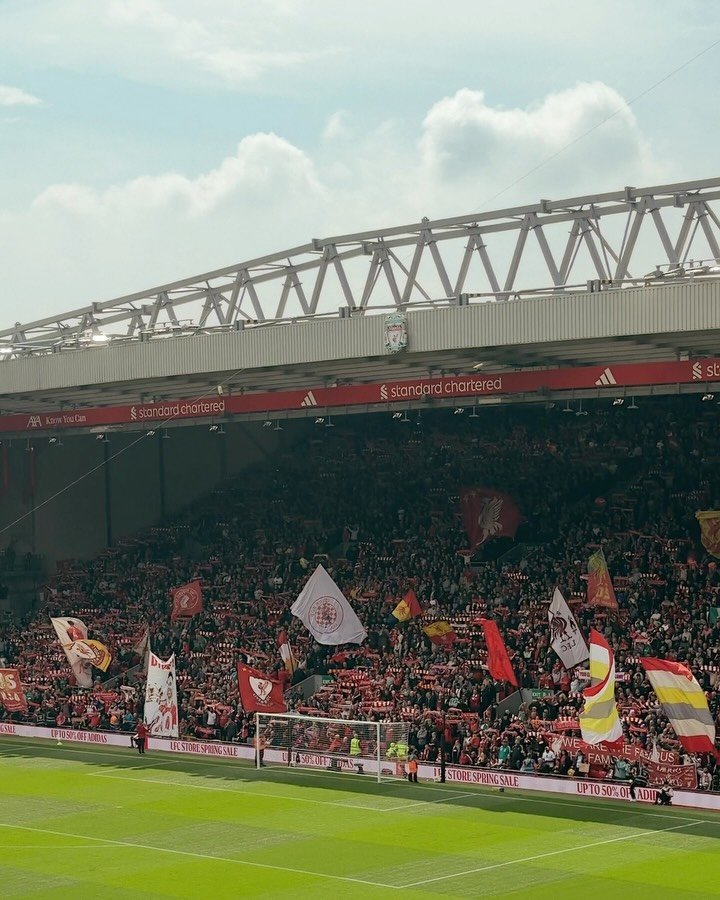 tommyhilfiger 게시물 이미지: Matchday at Anfield with the Tommy Fam...