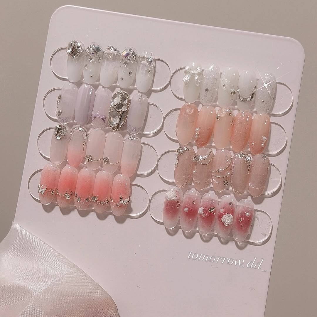 네일아트 nail nailart 겨울네일 예쁜네일 웨딩네일추천 심플네일 신부네일 여성스러운네일 nailstagram 깔끔한네일 화려한네일 weddingnail  압구정로데오네일 강남네일 손톱연장전문 ネイルアート きらきらネイル シロップネイル