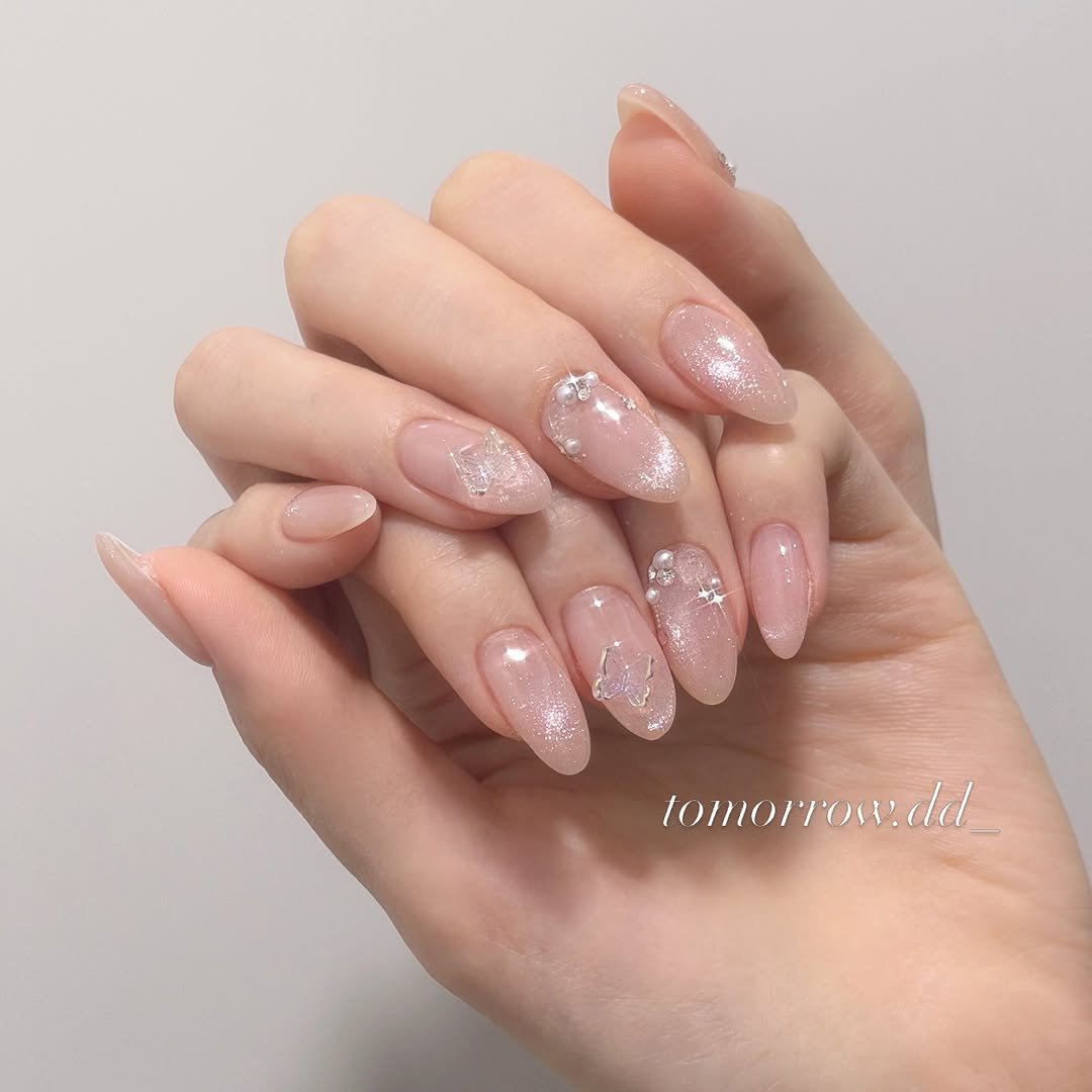 네일아트 nail nailart 겨울네일 예쁜네일 웨딩네일추천 심플네일 신부네일 여성스러운네일 nailstagram 깔끔한네일 화려한네일 weddingnail  압구정로데오네일 강남네일 손톱연장전문 ネイルアート きらきらネイル シロップネイル