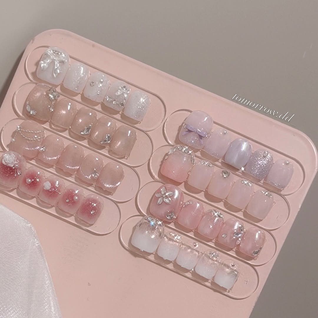 네일아트 nail nailart 겨울네일 예쁜네일 웨딩네일추천 심플네일 신부네일 여성스러운네일 nailstagram 깔끔한네일 화려한네일 weddingnail  압구정로데오네일 강남네일 손톱연장전문 ネイルアート きらきらネイル シロップネイル