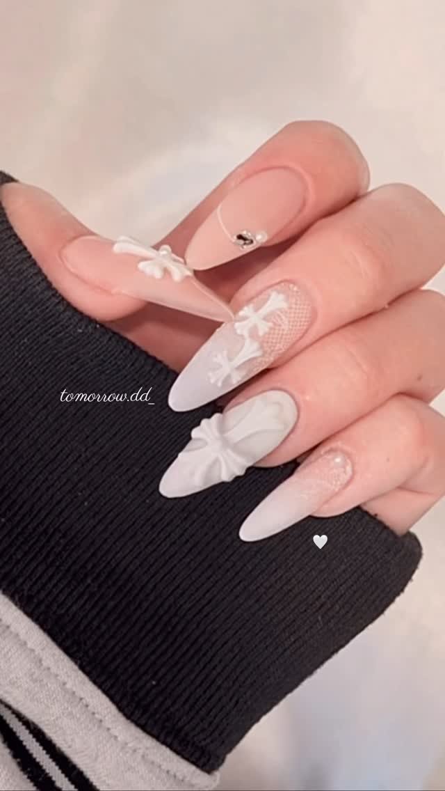 tomorrow.dd_ 게시물 이미지: 넬 계의 두종쿠,버터떡 #크롬하츠네일 은
4월 스페셜아트 입니당🤍

우리 천사님들...