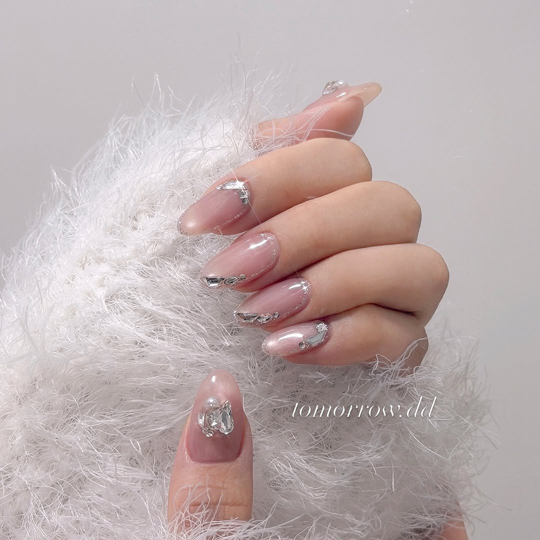 네일아트 nail nailart 겨울네일 예쁜네일 웨딩네일추천 심플네일 신부네일 여성스러운네일 nailstagram 깔끔한네일 화려한네일 weddingnail  압구정로데오네일 강남네일 손톱연장전문 ネイルアート きらきらネイル シロップネイル