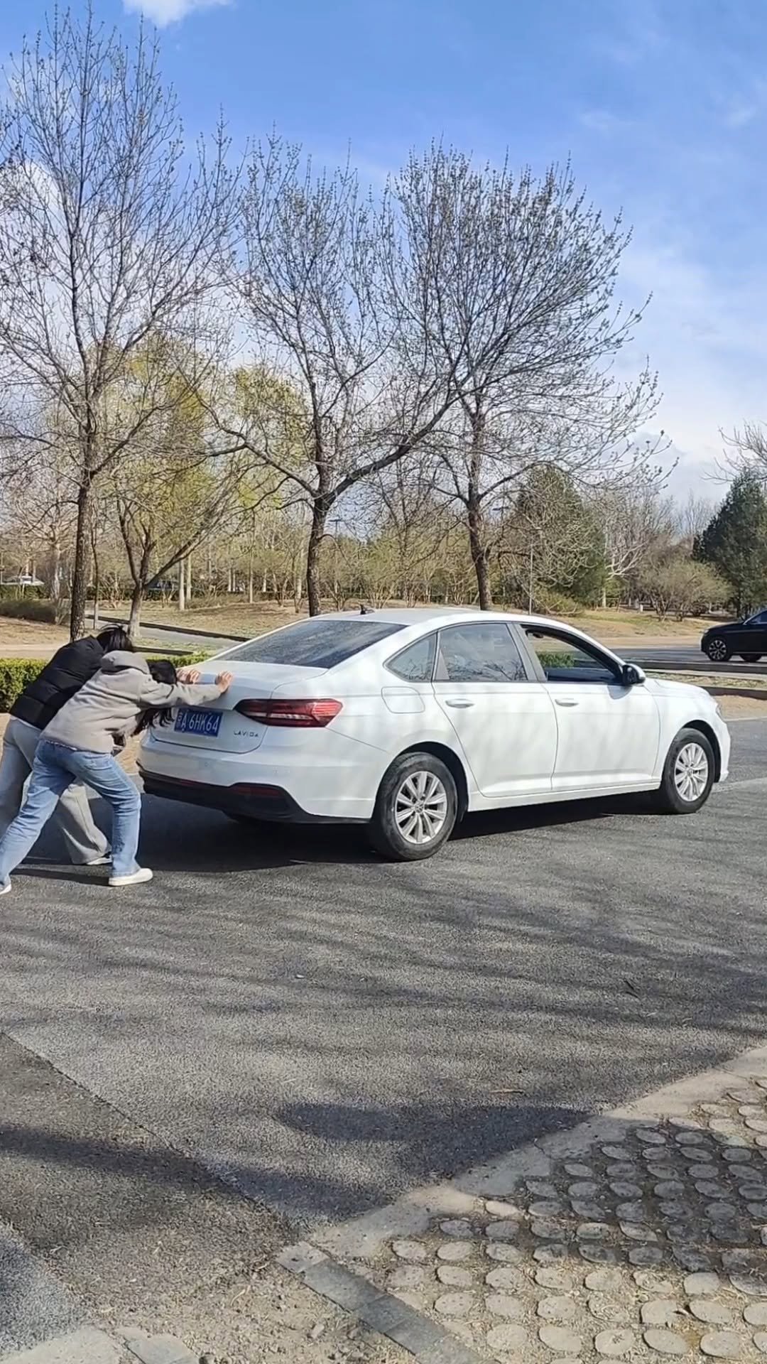 tonggeshuoche 게시물 이미지: How to use your car's seat belts?#car