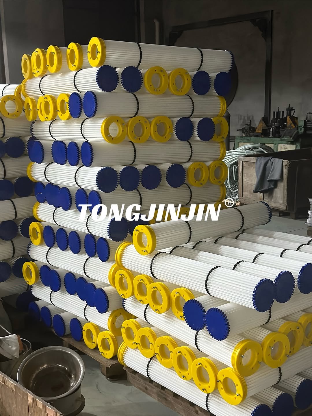 Photo by TongJinJin on January 05, 2026. May be an image of lighting, generator, water filter, rack and text.