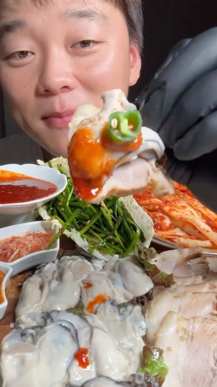 tongsusan_ceo 게시물 이미지: 🦪 생굴하면 굴보쌈 빼먹을 수 없죠

사실 굴보쌈 제가 제일 먼저 먹으려고...