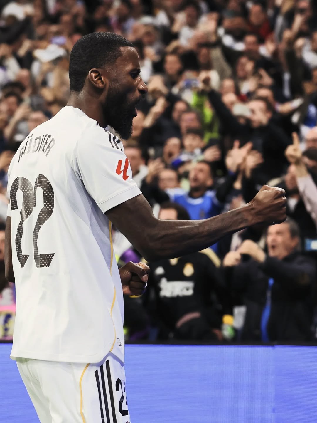 toniruediger 게시물 이미지: Madrid is white ... 🤍 Gracias Madridistas!...