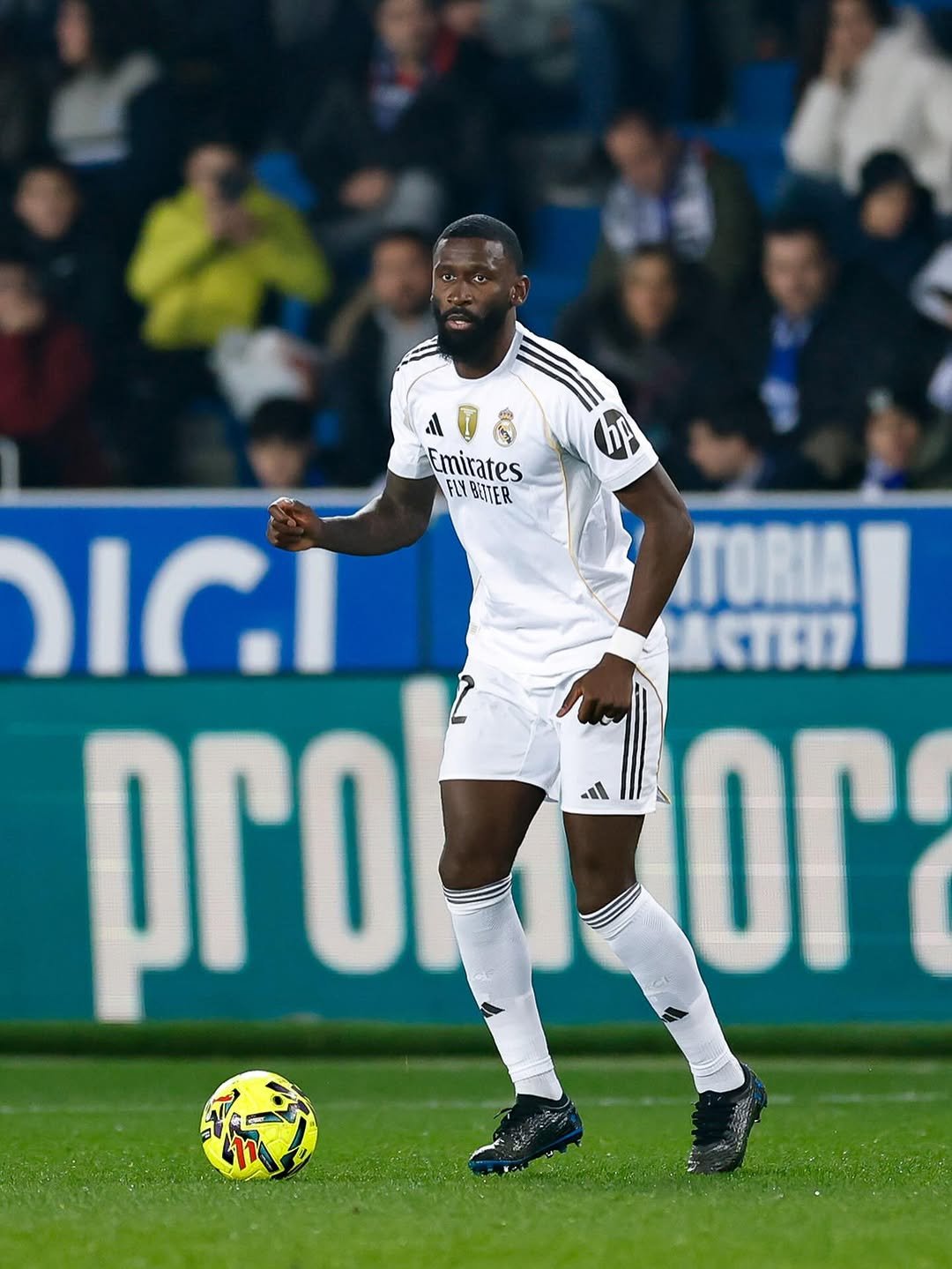 Photo by Real Madrid C.F. in Estadio de Mendizorroza with @toniruediger. May be an image of football, soccer, stadium and text that says 'MI dl 3 Emirates FLY BTTER D เด TORIA ACTEN protor pro or 11'.