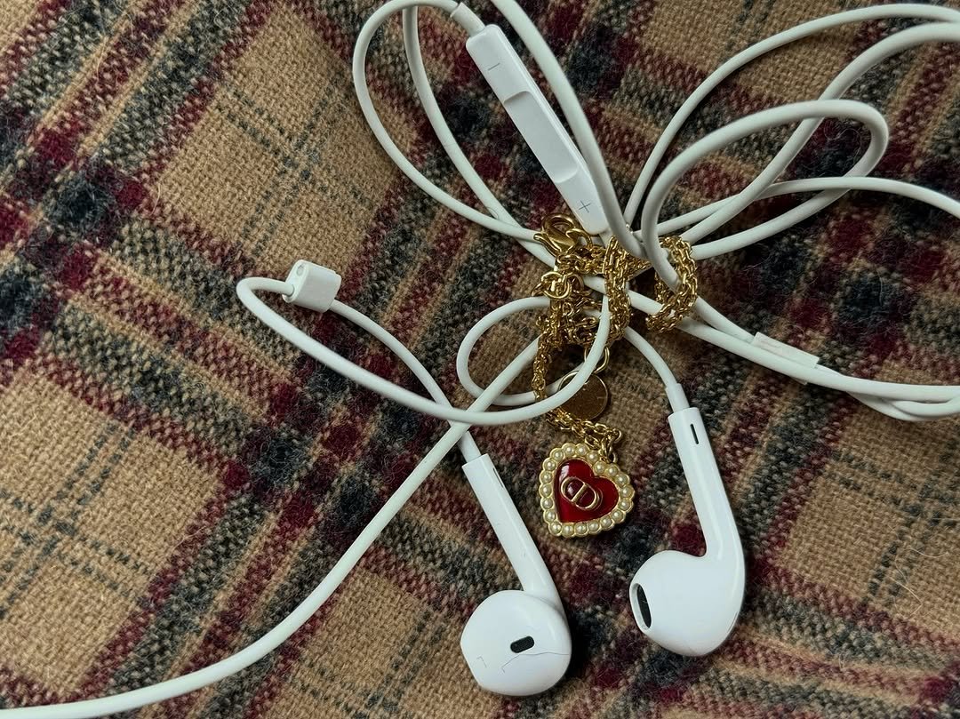 Photo by ตู / t u on October 28, 2025. May be an image of digital audio player, stethoscope and text.