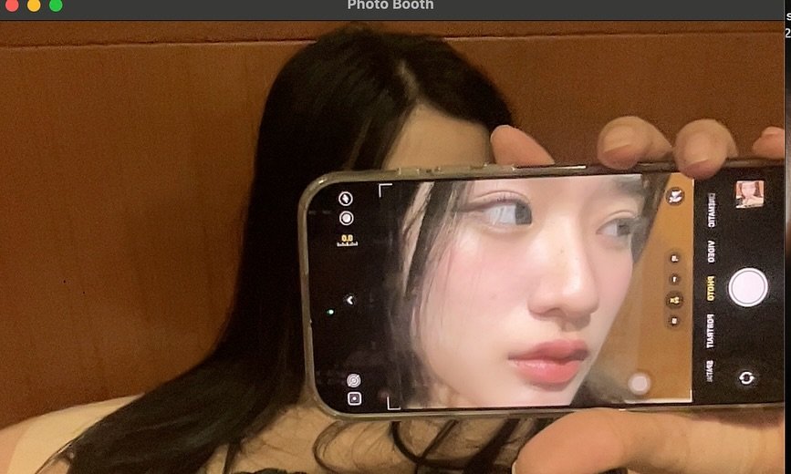 Photo by ตู / t u on October 19, 2025. May be a selfie of one or more people, hair, phone, mirror and text.