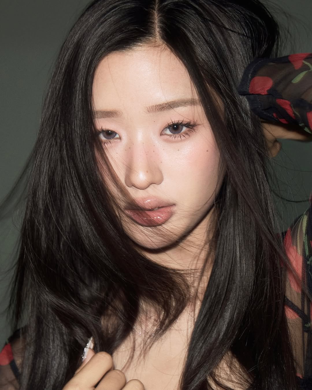 Photo shared by ตู / t u on October 22, 2025 tagging @kkentia, @fuskarlaro, @sup.wong, and @yokkyy49. May be a closeup of one or more people, hair, makeup and text.