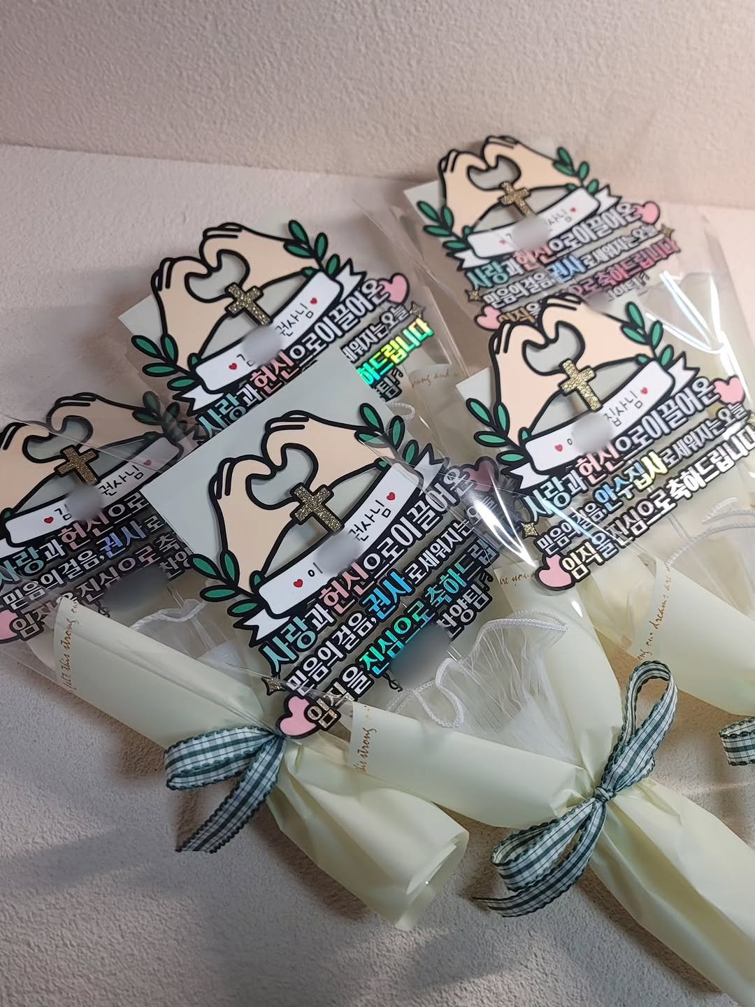 Photo by 투머치토퍼 캐리커쳐토퍼 상견례 초경토퍼 궁예토퍼 칠순토퍼 신림토퍼 on November 07, 2025. May be an image of napkin ring and text that says '권사니 O 시새로체워지논오 초하드라니 립니다이 언신으로이끌어온 권사님 민은의걸유. য 運言、 02 OIET 축하트 워지는오늘 하드립니다 식유 사랑과현신으로이끌어움 음.안수집사로새워지는오늘 으로축하드립니다 집사님 사랑과헌신으로이끝어오 보사님 로세워지는 ਜਿ 사당과헌신양 믿음의걸 1ρ0 임직을핀심으로축하드립니다 สน 믿음의걸음,권사 Nl 음,권사 진심으로 축하 차양팅 od ream Sis เรนกรน streng zlis 者'.