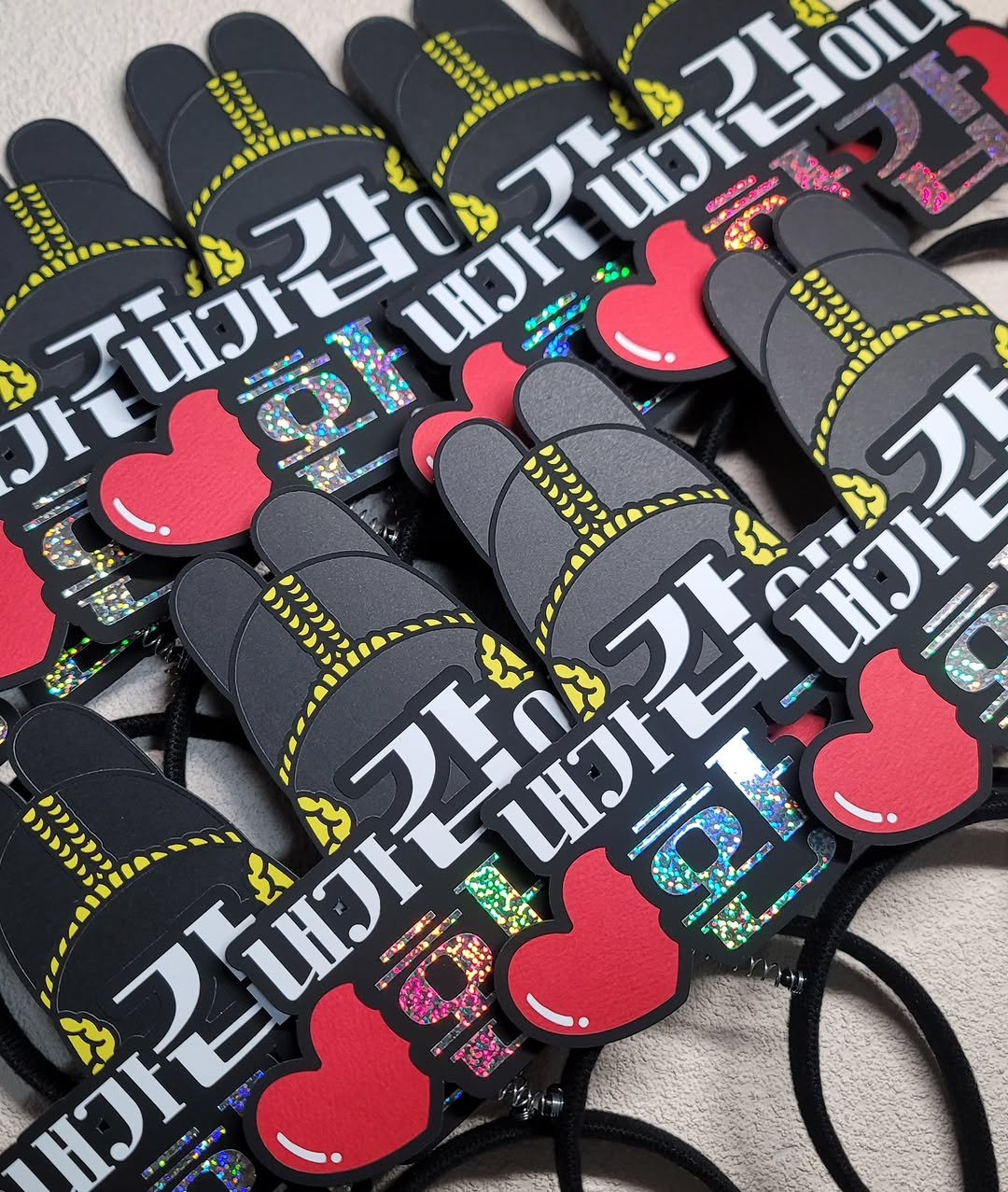 Photo by 투머치토퍼 캐리커쳐토퍼 상견례 초경토퍼 궁예토퍼 칠순토퍼 신림토퍼 on November 06, 2025. May be an image of heart, headband, headdress and text.