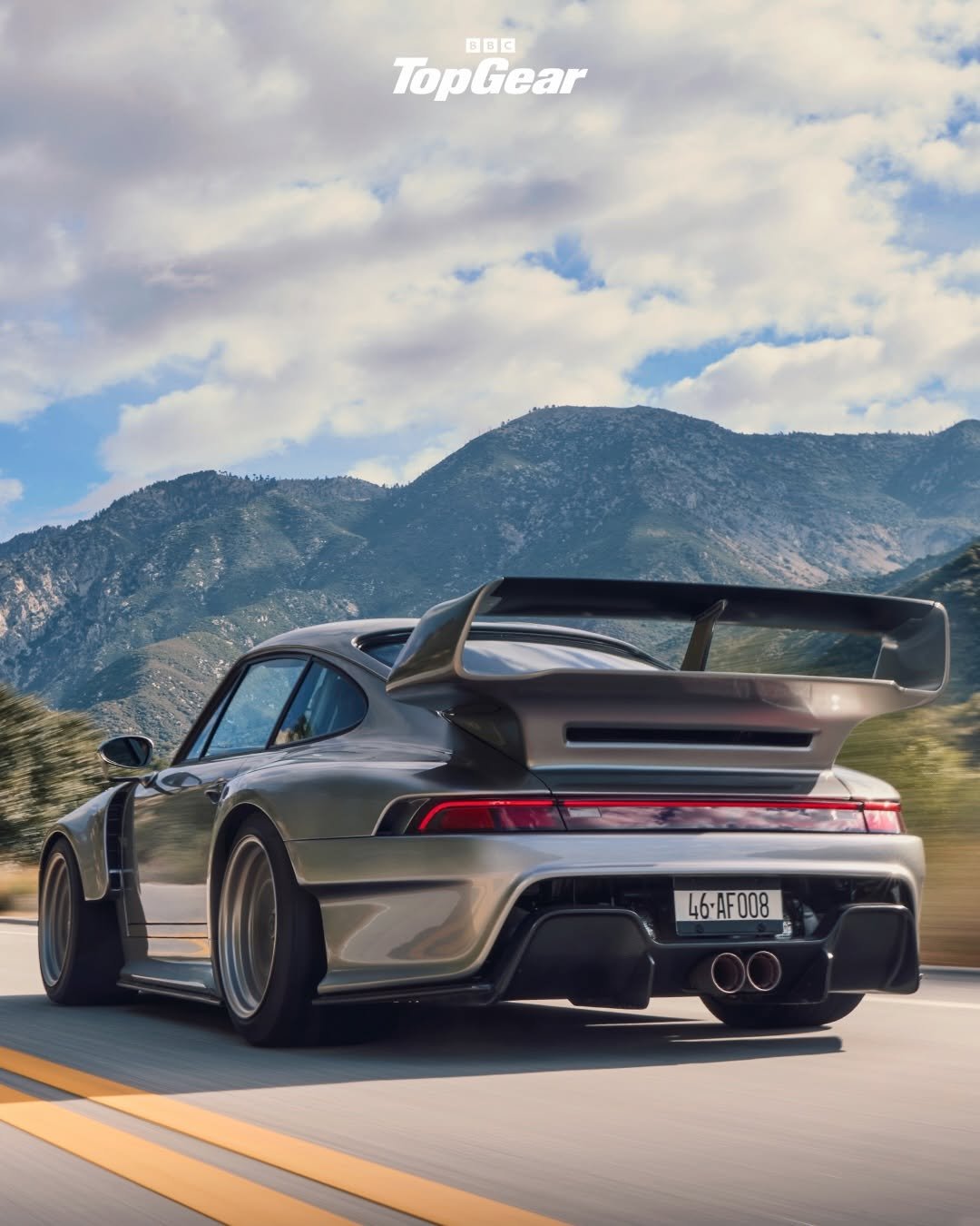 topgear 게시물 이미지: This hardcore 993 outguns a Ferrari 849...