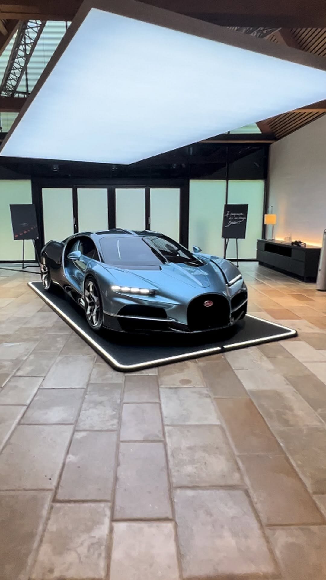 topgear 게시물 이미지: The £3.8m Chiron successor is here!

#Bugatti...