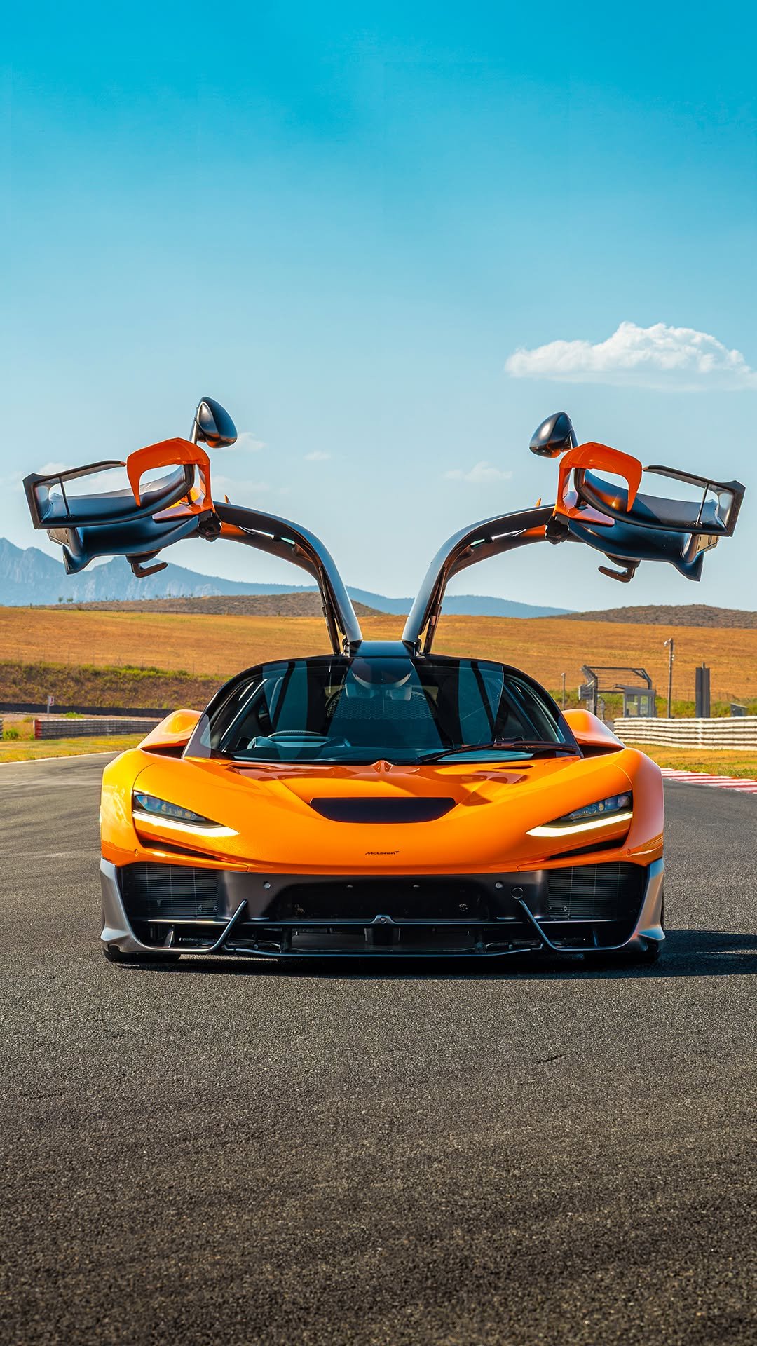 topgear 게시물 이미지: The W1's party trick 🔥

Watch the full video...